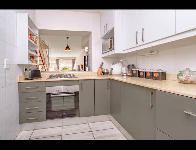 2 BEDROOM APARTMENT FOR SALE IN DARRENWOOD